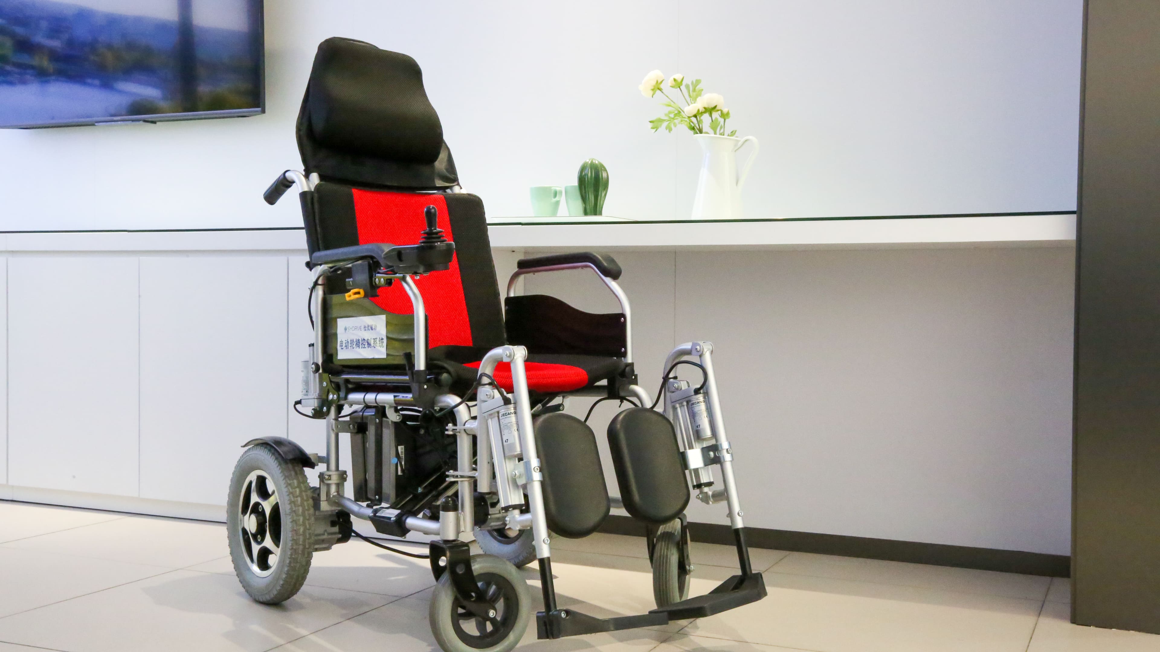 elektromotorischer Rollstuhl