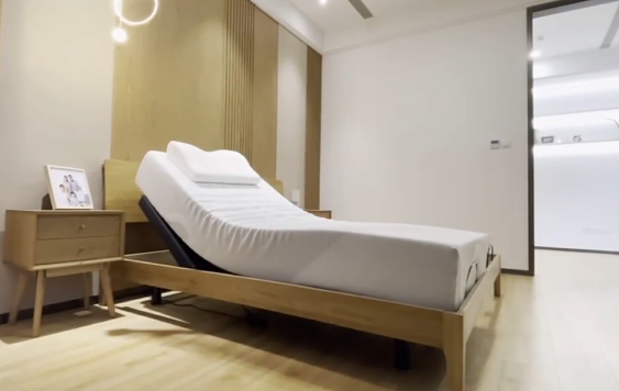 2025-5-23-King-Gr&ouml;&szlig;e Verstellbarer Bettrahmen5853